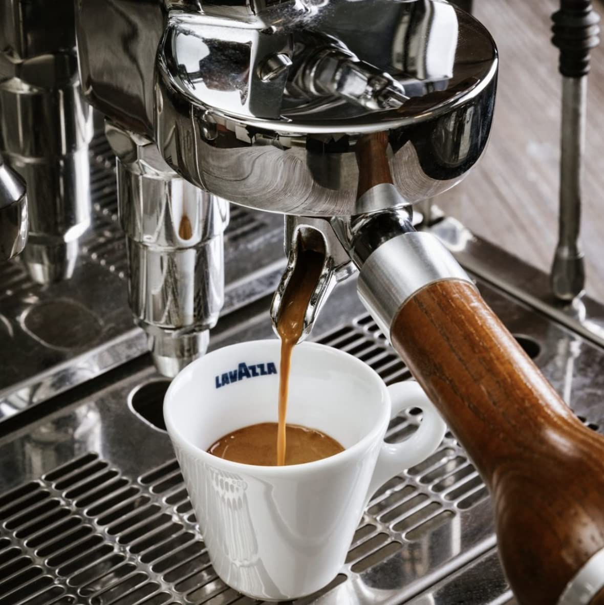 premium-whole-beans-lavazza